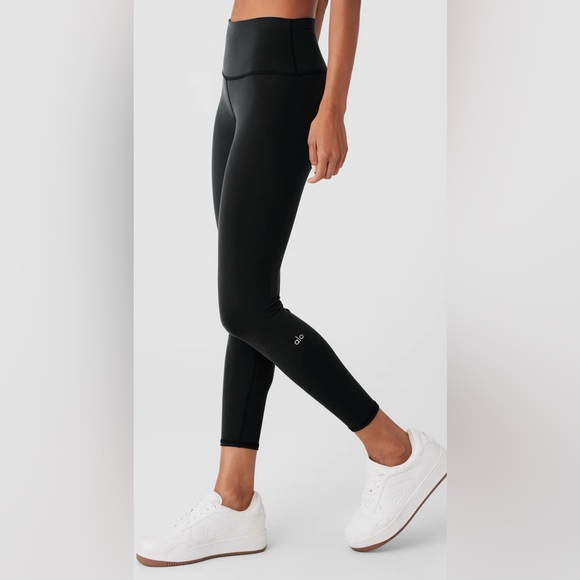 ALO Yoga Pants - NWT Alo Yoga 7/8 High Waist Airbrush Leggings Black Size M